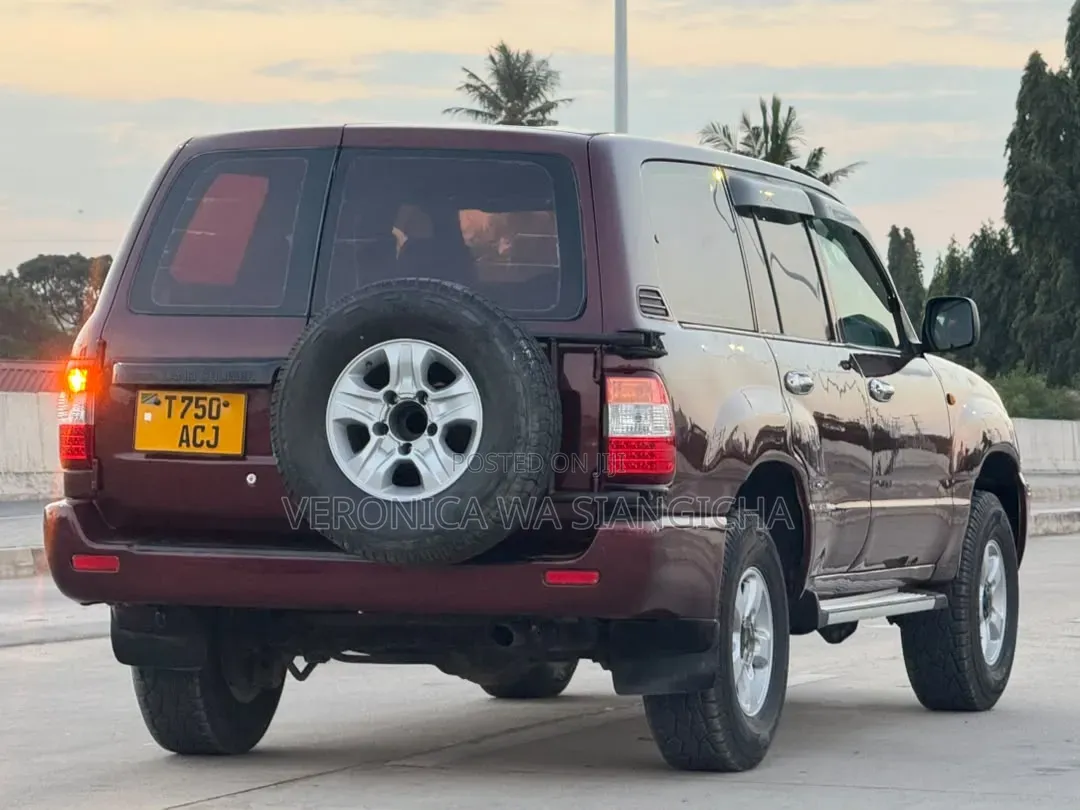 Toyota Land Cruiser 1999 Red