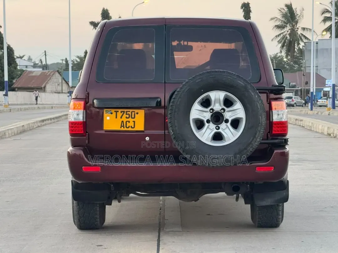 Toyota Land Cruiser 1999 Red