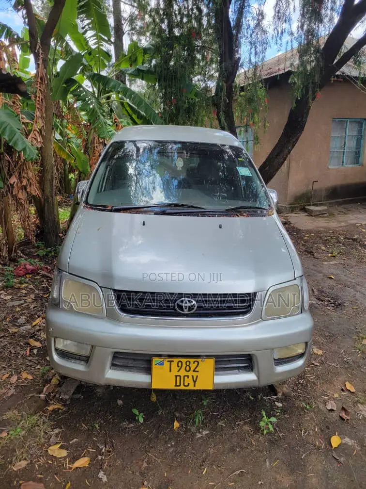 Toyota Noah 2.0 FWD (8 Seater) 2003 Silver