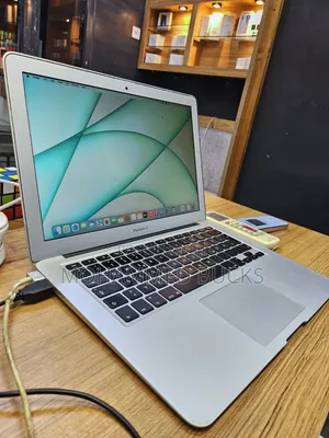 Laptop Apple MacBook Air 2015 8GB Intel Core i5 SSD 128GB