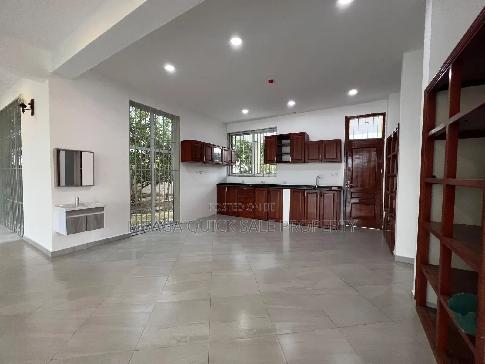 5bdrm House in Mbweni for sale