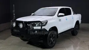 Toyota Hilux 2023 White