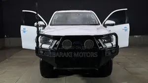 Toyota Hilux 2023 White