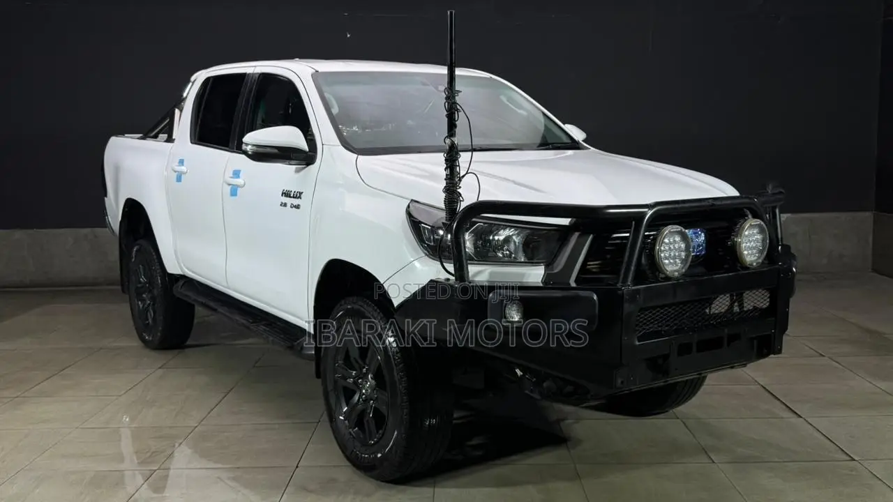 Toyota Hilux 2023 White