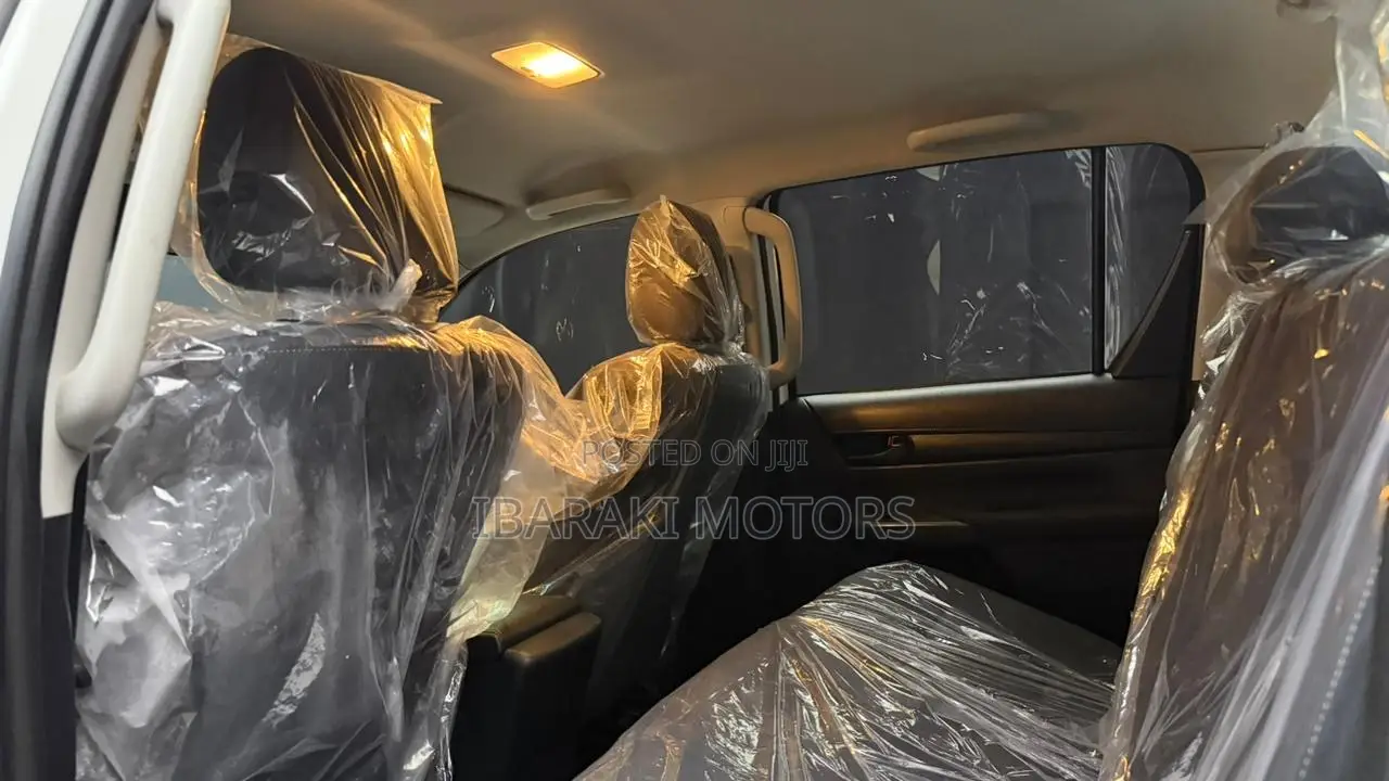 Toyota Hilux 2023 White