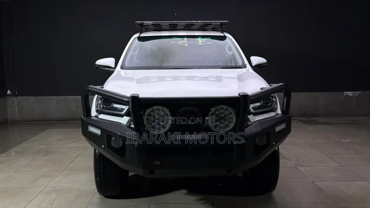 Toyota Hilux 2024 White