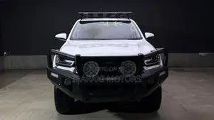 Toyota Hilux 2024 White