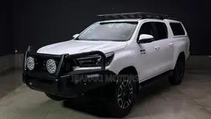 Toyota Hilux 2024 White