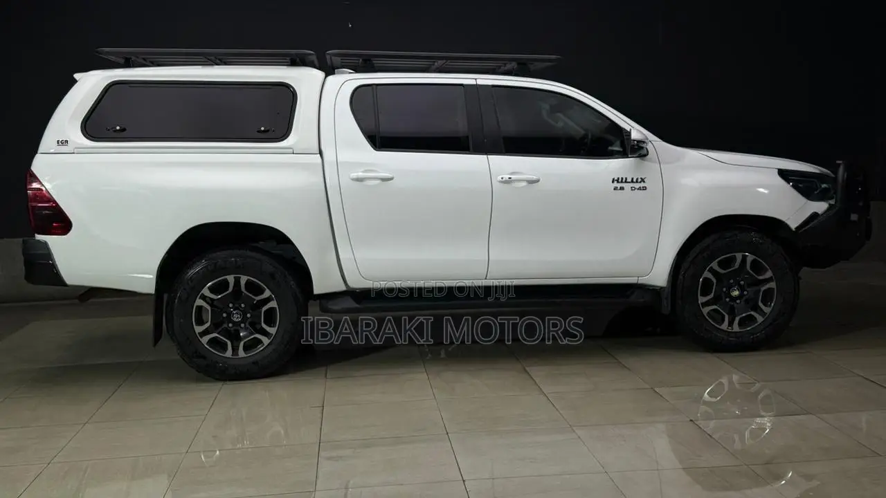 Toyota Hilux 2024 White