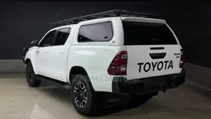 Toyota Hilux 2024 White