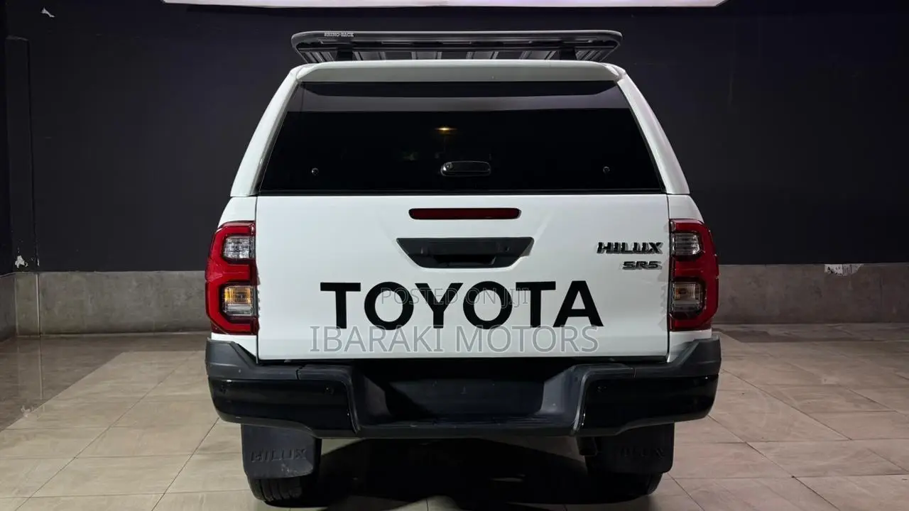 Toyota Hilux 2024 White