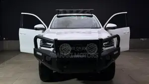 Toyota Hilux 2024 White