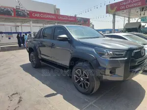Toyota Hilux 2024 Gray
