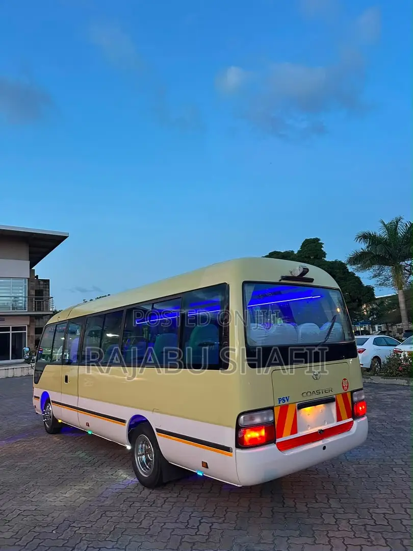 Toyota Coaster 2005 Yellow