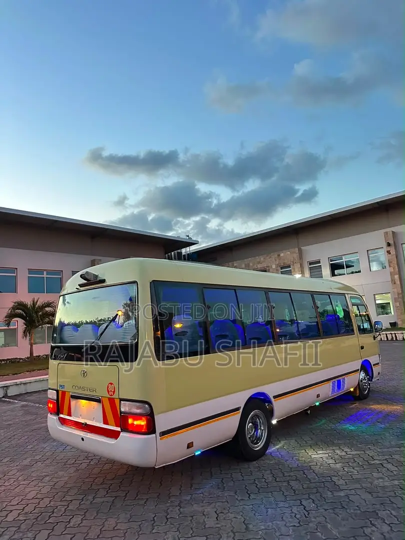 Toyota Coaster 2005 Yellow