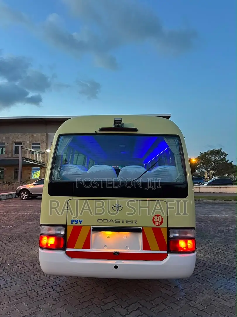 Toyota Coaster 2005 Yellow