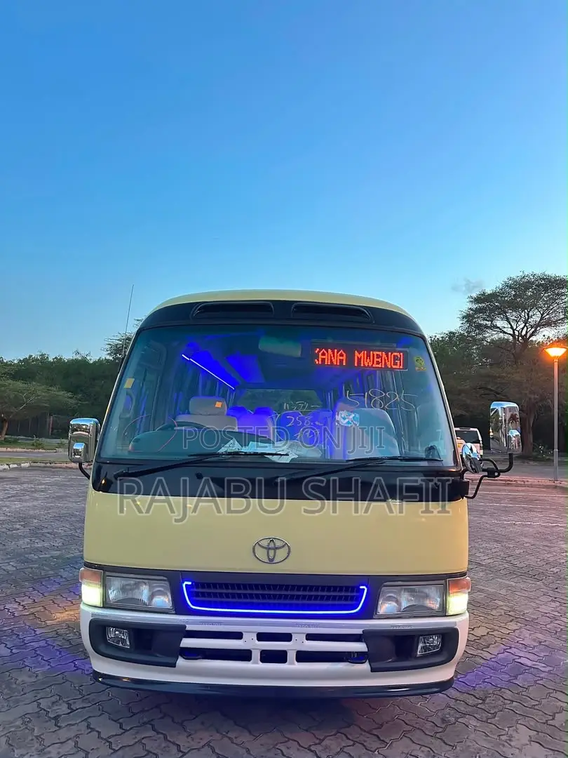 Toyota Coaster 2005 Yellow