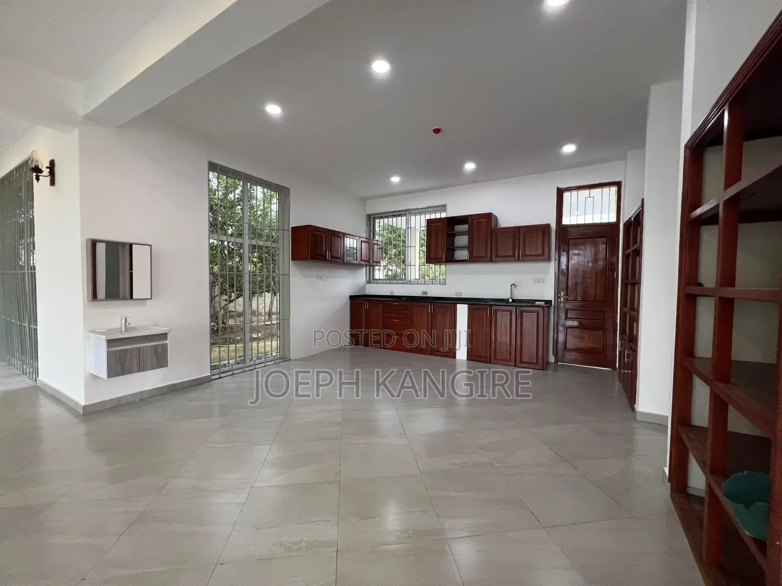 5bdrm Apartment in Mpiji, Mbweni for sale