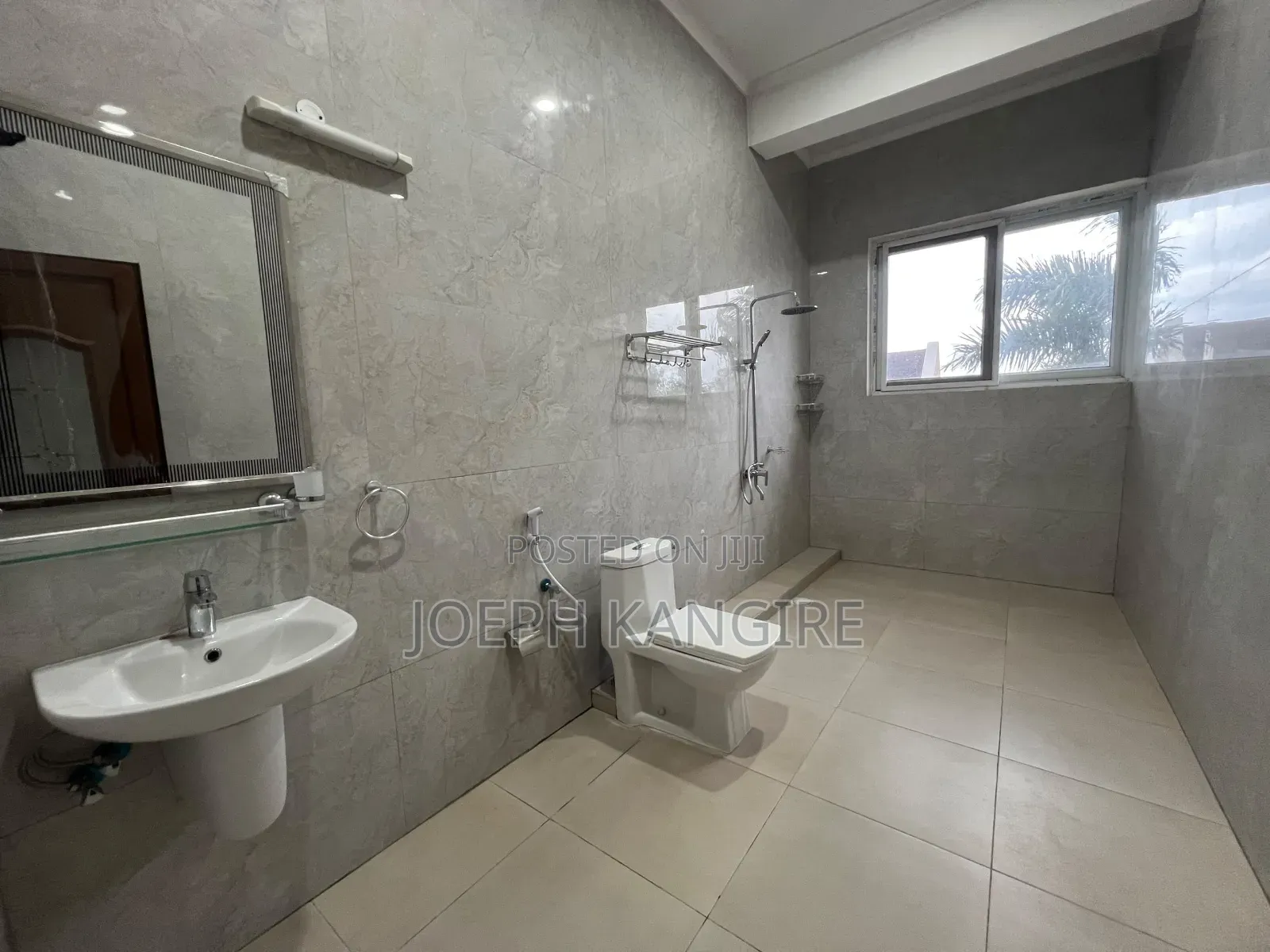 5bdrm Apartment in Mpiji, Mbweni for sale