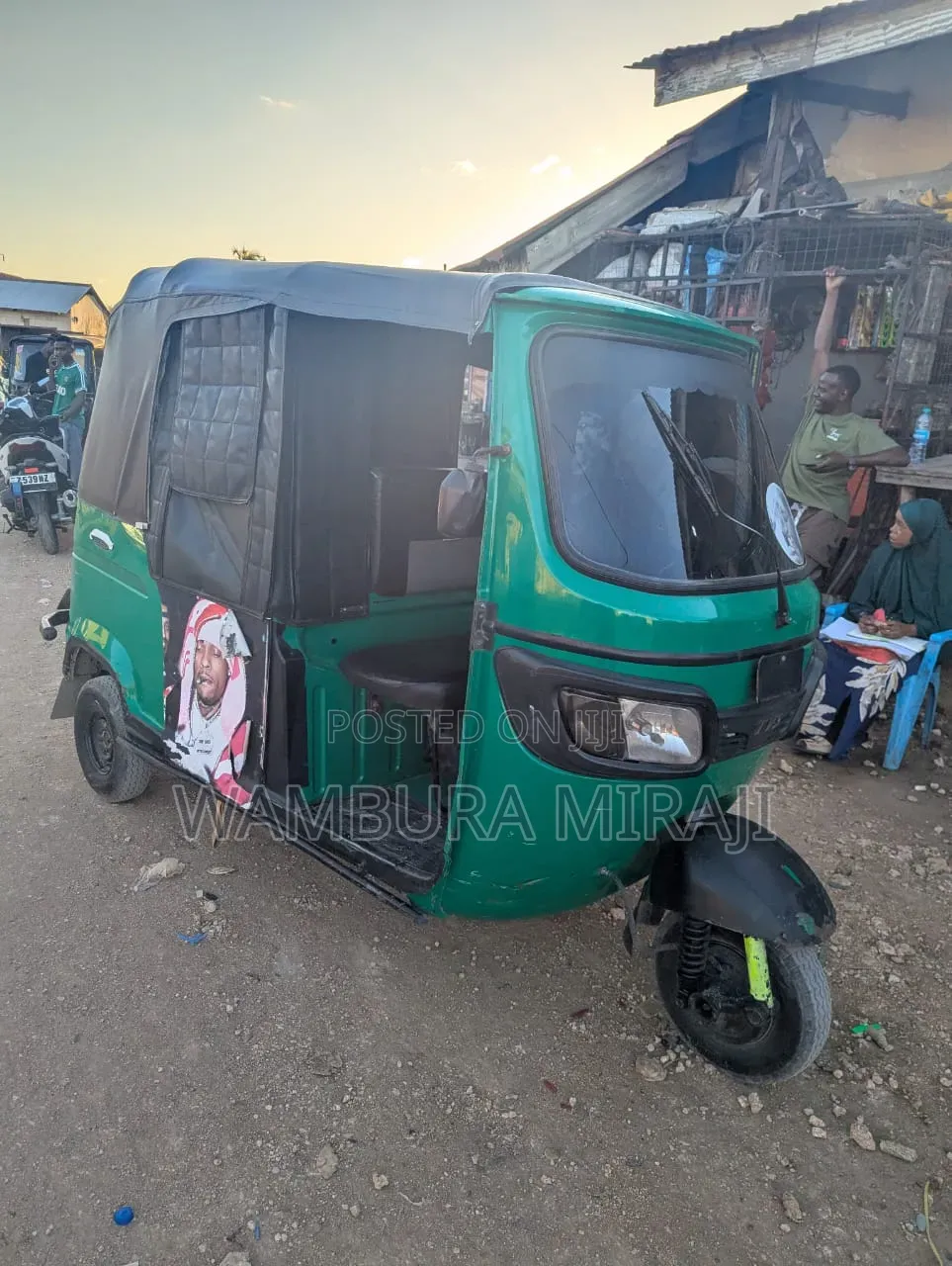 Bajaj Avenger 200 2025 Blue