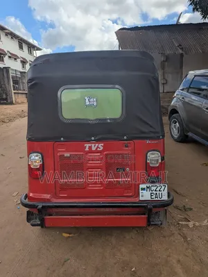 Bajaj Avenger 200 2026 Red