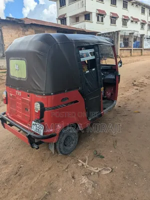 Bajaj Avenger 200 2026 Red