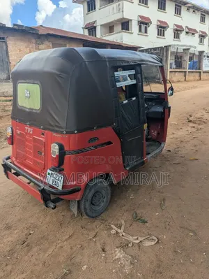 Bajaj Avenger 200 2026 Red