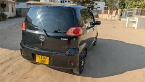 Toyota Porte 2004 Black