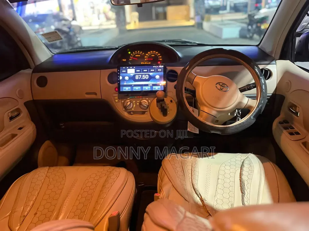 Toyota Sienta 2006 Gray