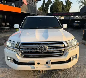 Toyota Land Cruiser 2016 White