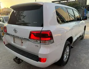 Toyota Land Cruiser 2016 White