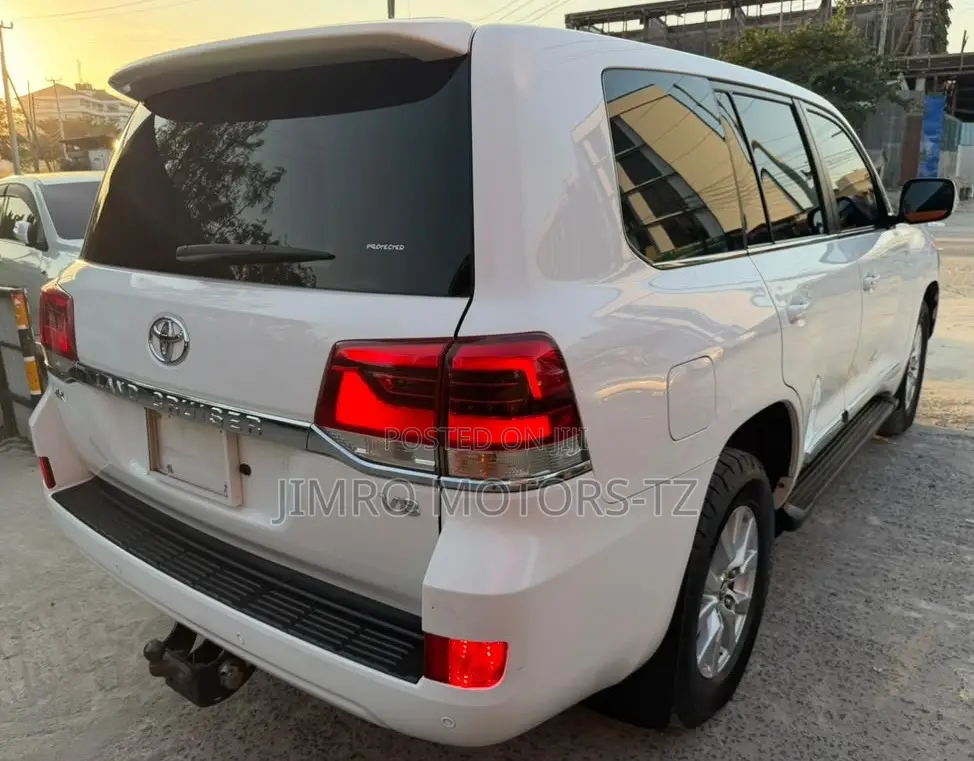 Toyota Land Cruiser 2016 White
