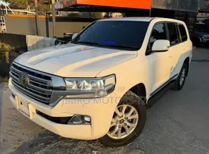 Toyota Land Cruiser 2016 White
