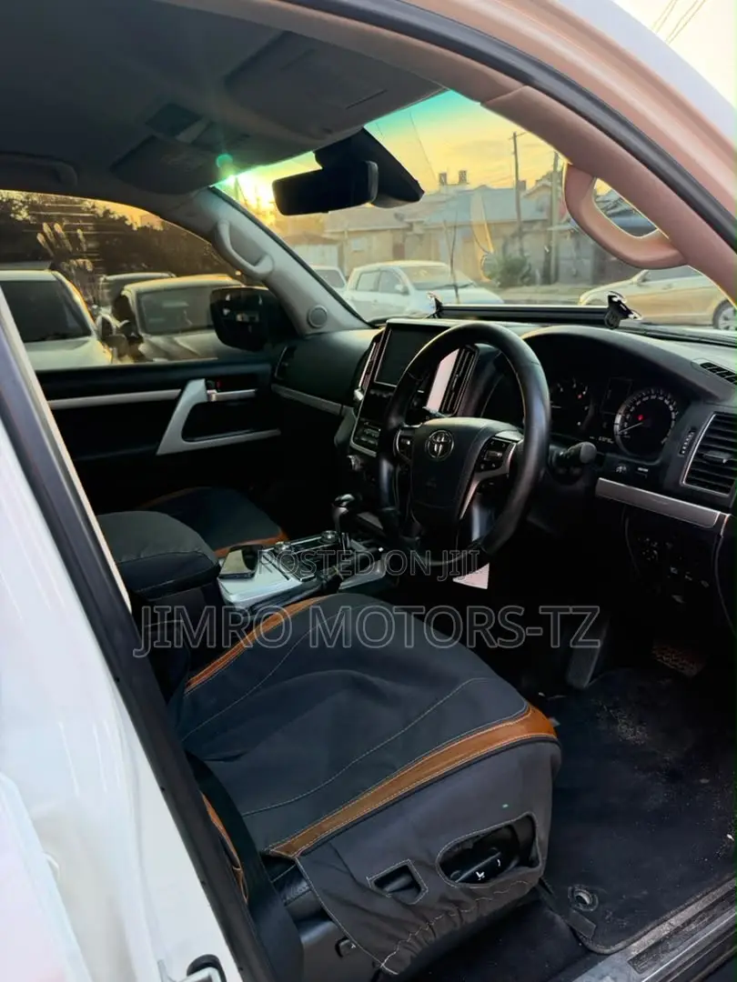 Toyota Land Cruiser 2016 White