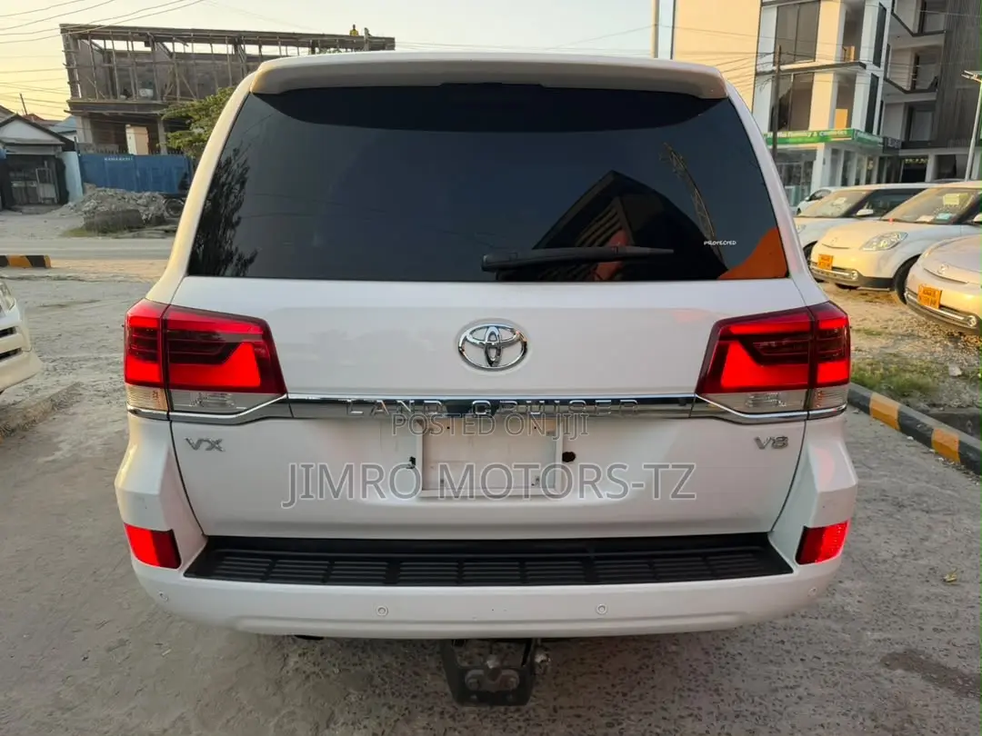 Toyota Land Cruiser 2016 White