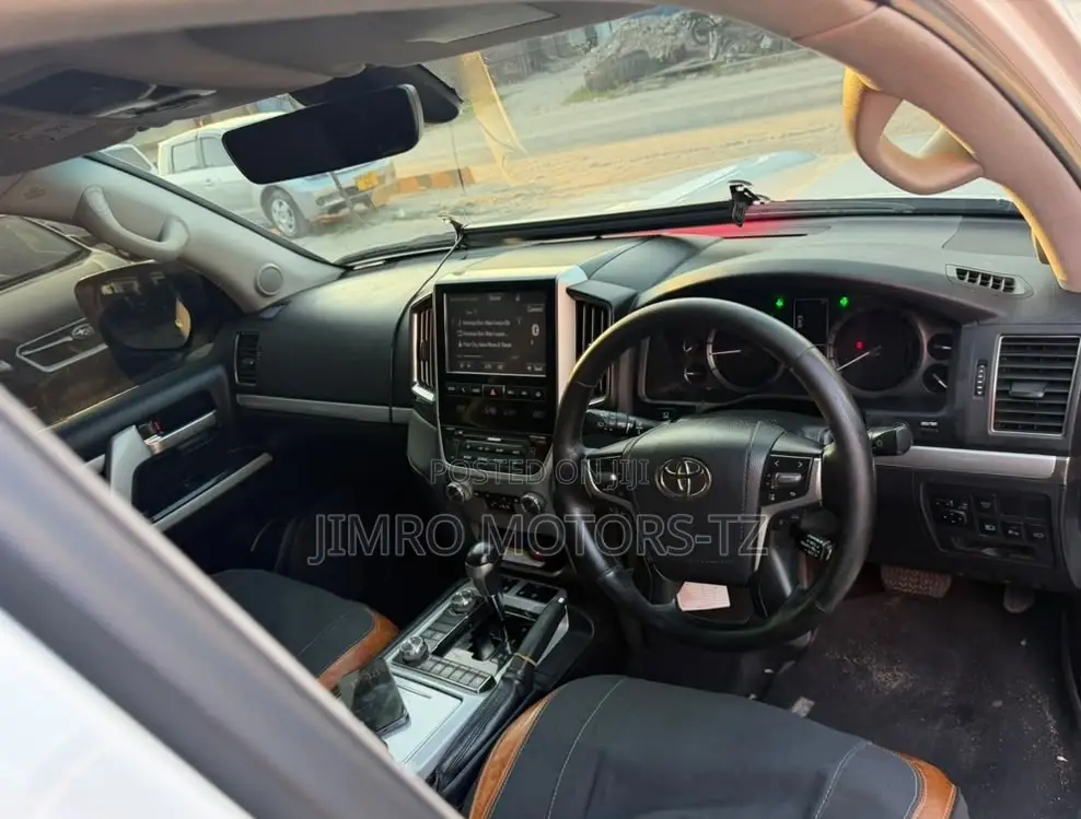 Toyota Land Cruiser 2016 White