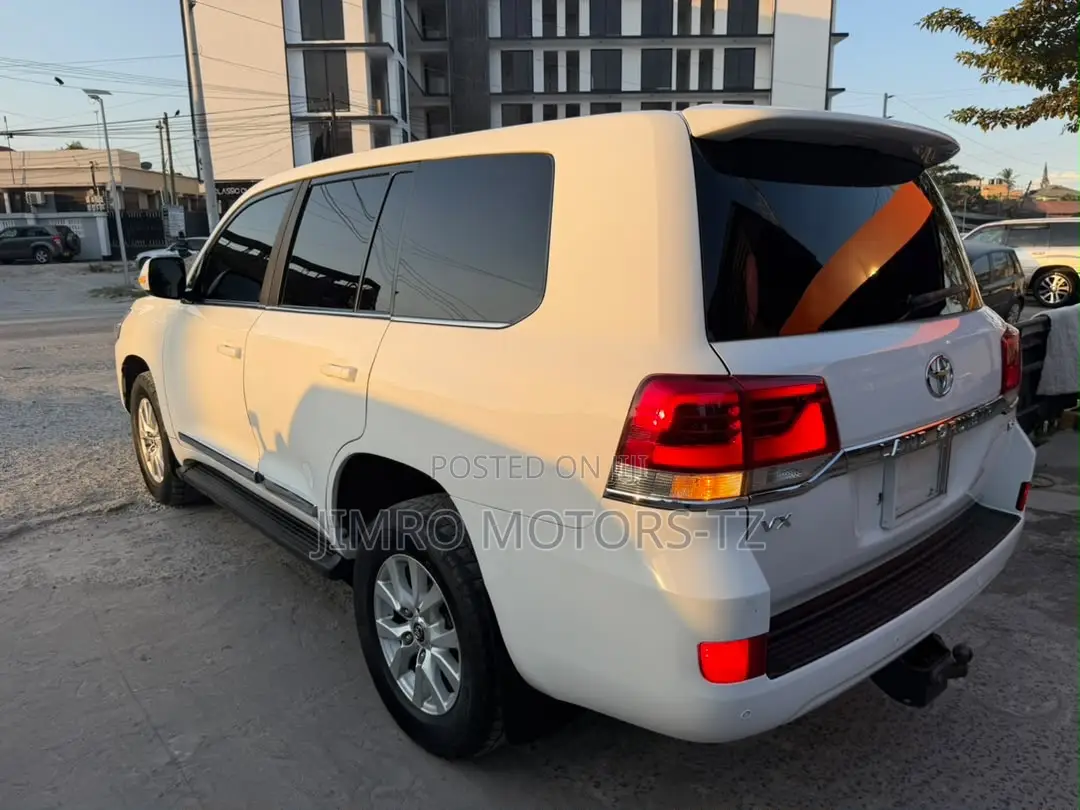 Toyota Land Cruiser 2016 White