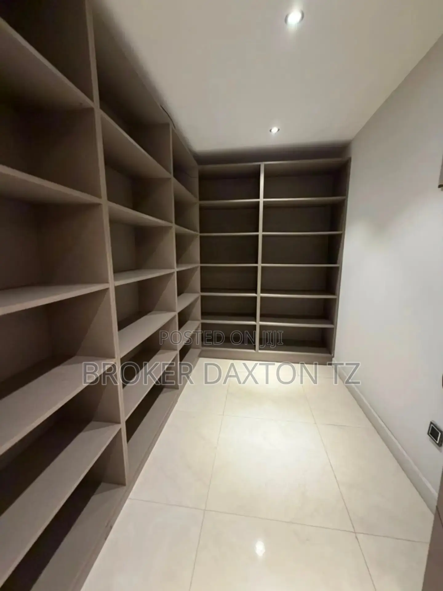 Furnished 4bdrm Apartment in Agent_Daxton, Masaki for rent