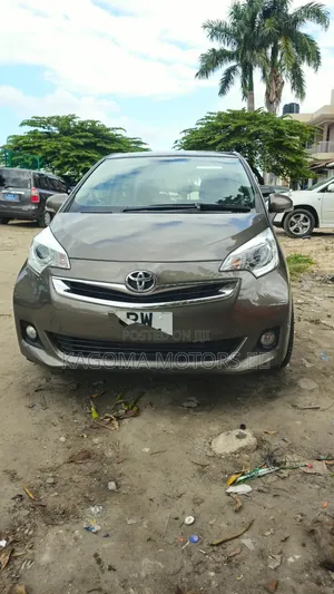 Toyota Ractis 2015 Gold