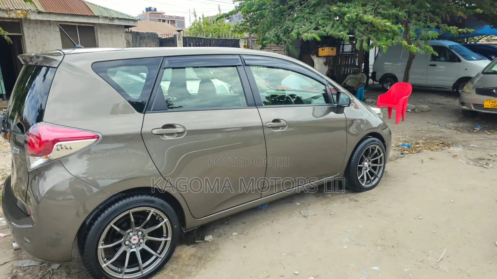 Toyota Ractis 2015 Gold