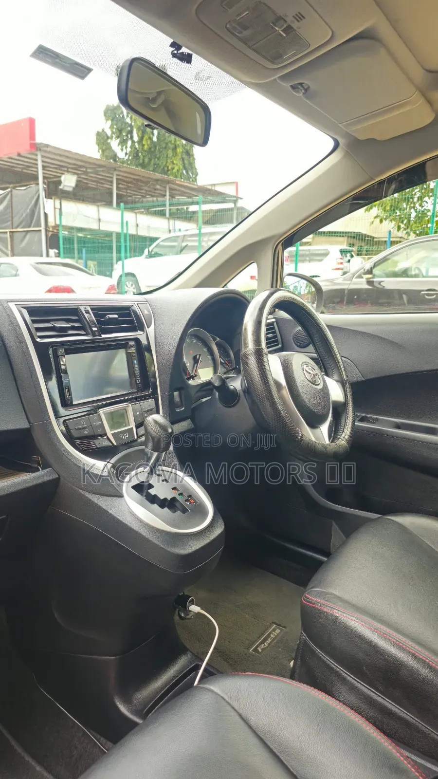 Toyota Ractis 2015 Gold