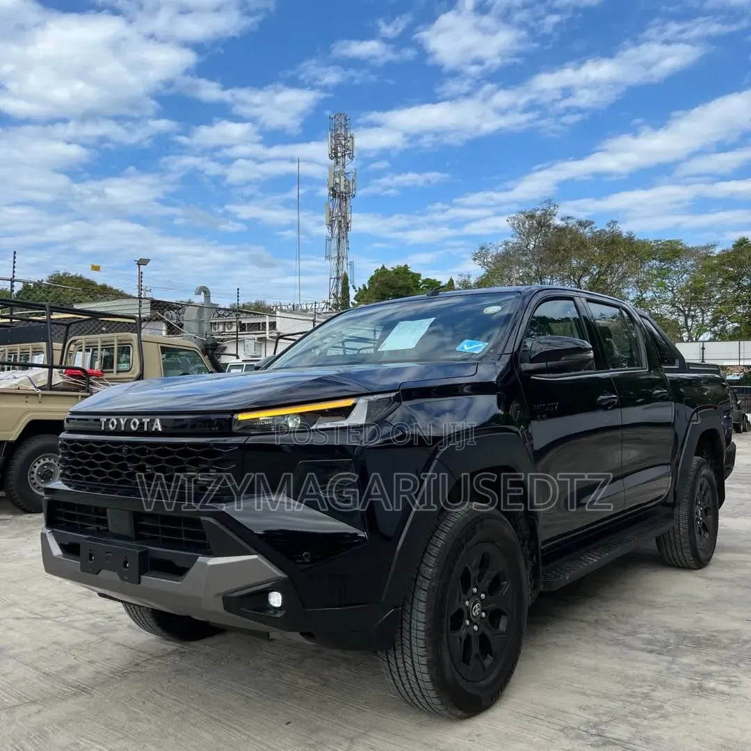 Toyota Hilux 2025 Matt Black