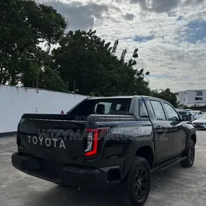 Toyota Hilux 2025 Matt Black