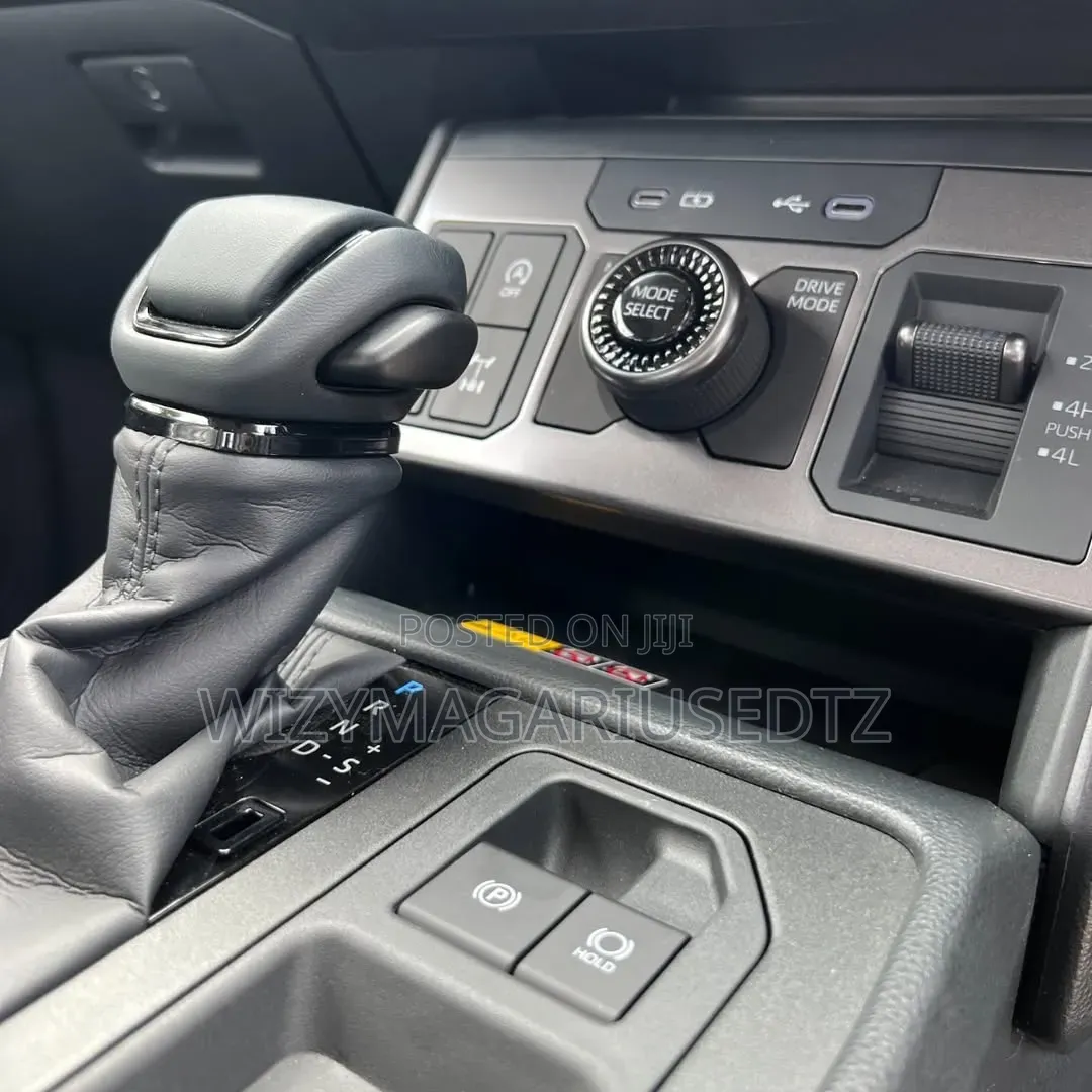 Toyota Hilux 2025 Matt Black