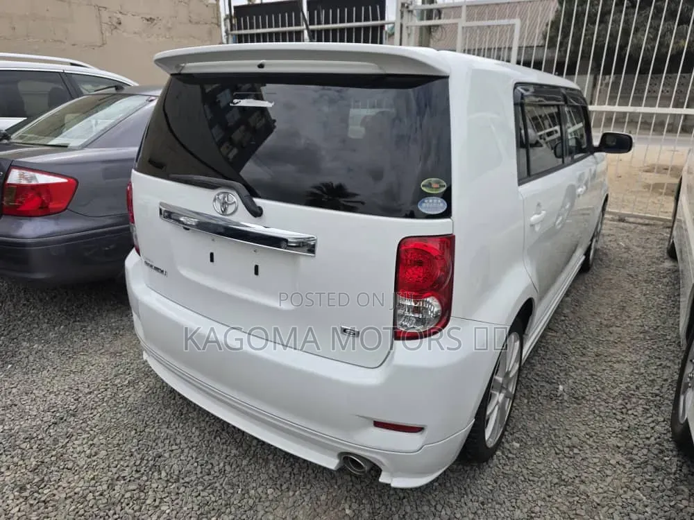 Toyota Corolla Rumion 2010 White