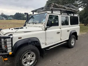 Land Rover Defender 2000 White