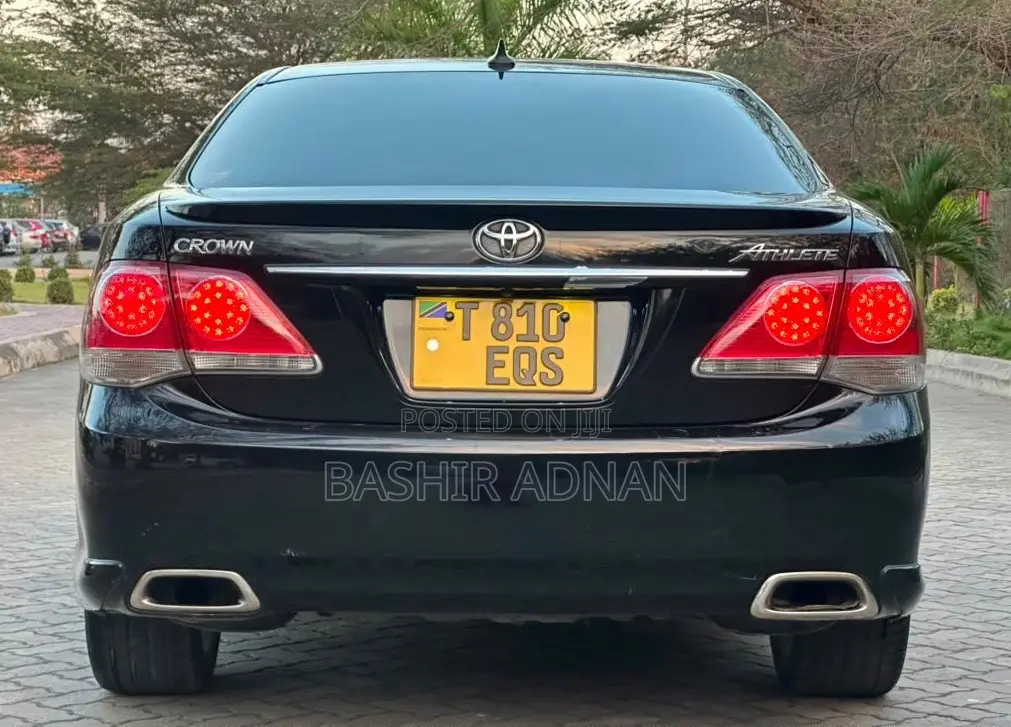 Toyota Crown 2011 Black