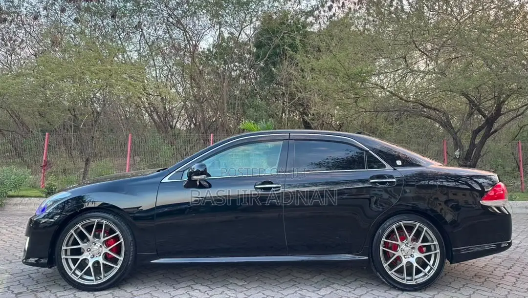 Toyota Crown 2011 Black