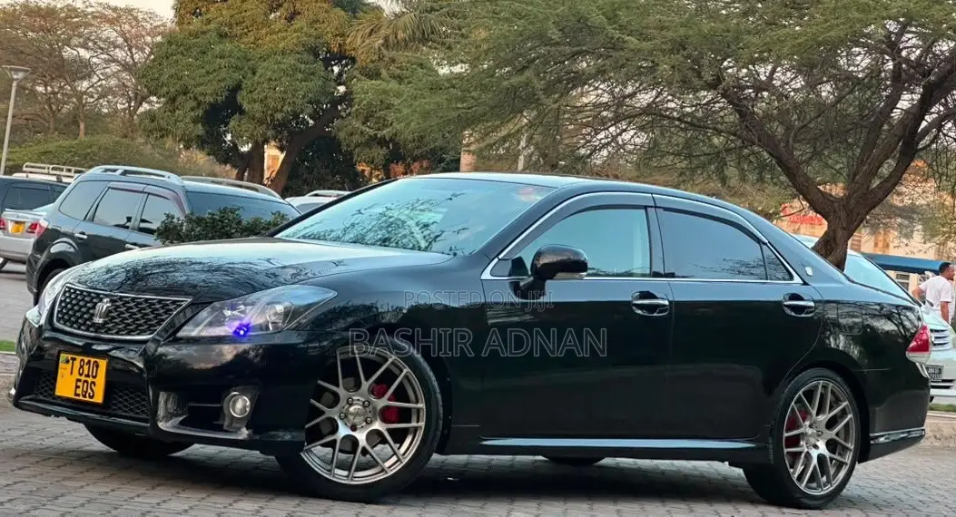 Toyota Crown 2011 Black