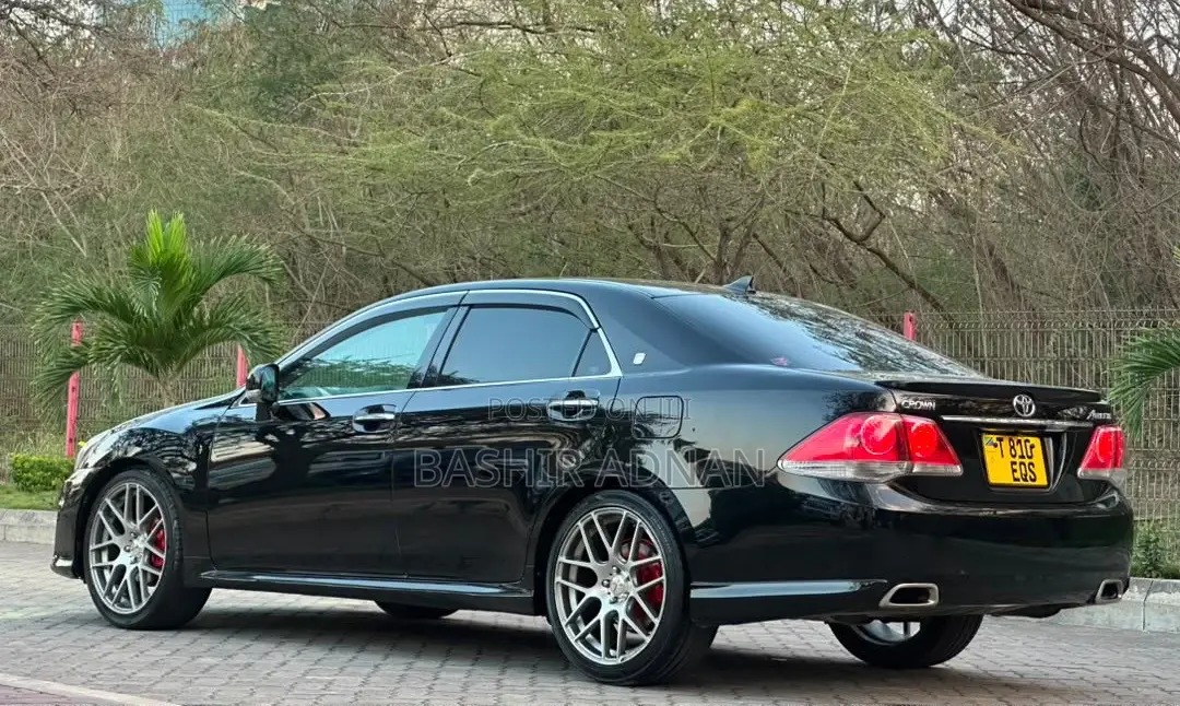 Toyota Crown 2011 Black